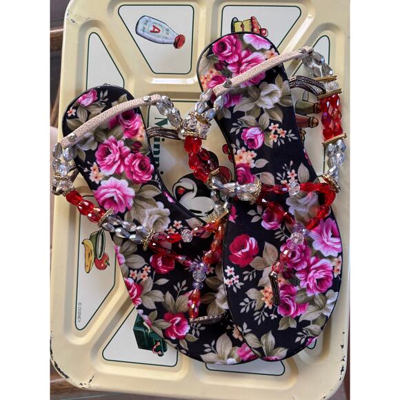 UGSA Beaded Sandals – Size 8 Floral Wrap Ankle Boho‎ Red White Statement Shoes - Picture 1 of 5